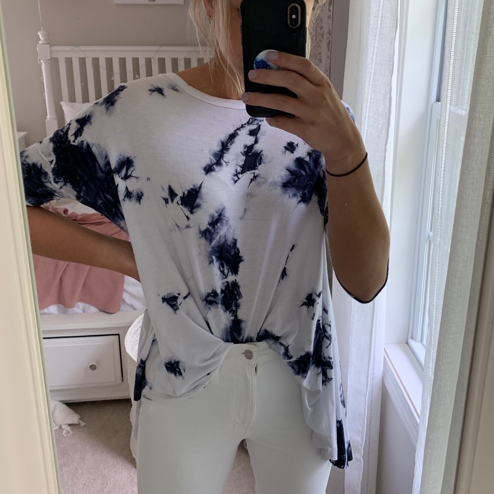 Vestique Quarter-Sleeve Flowy Tie Dye Top